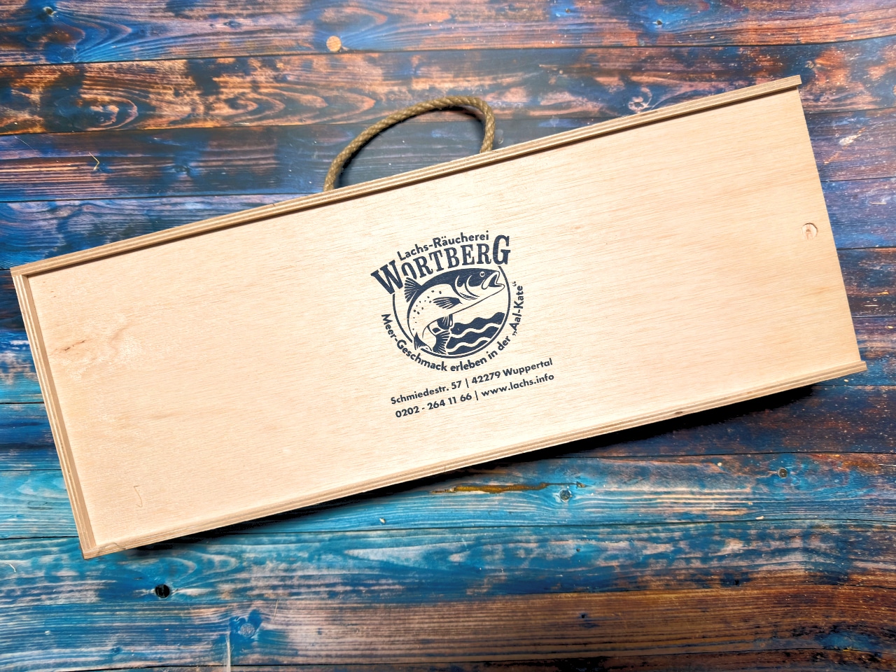 Holzgeschenkbox für Räucherlachs & Feinkost
